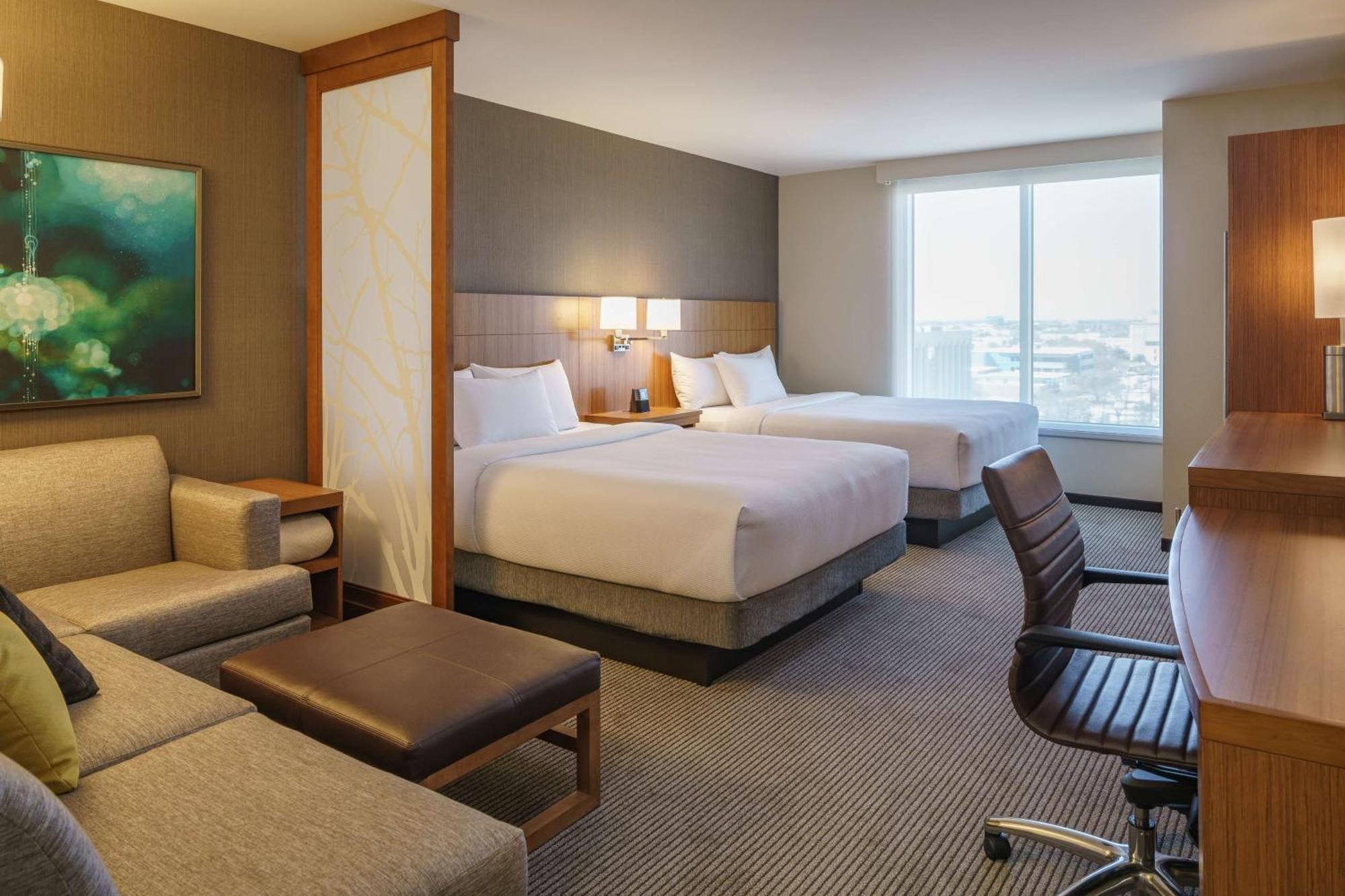 Queen Room with Two Queen Beds and Sofa Bed,704267518:JPEG