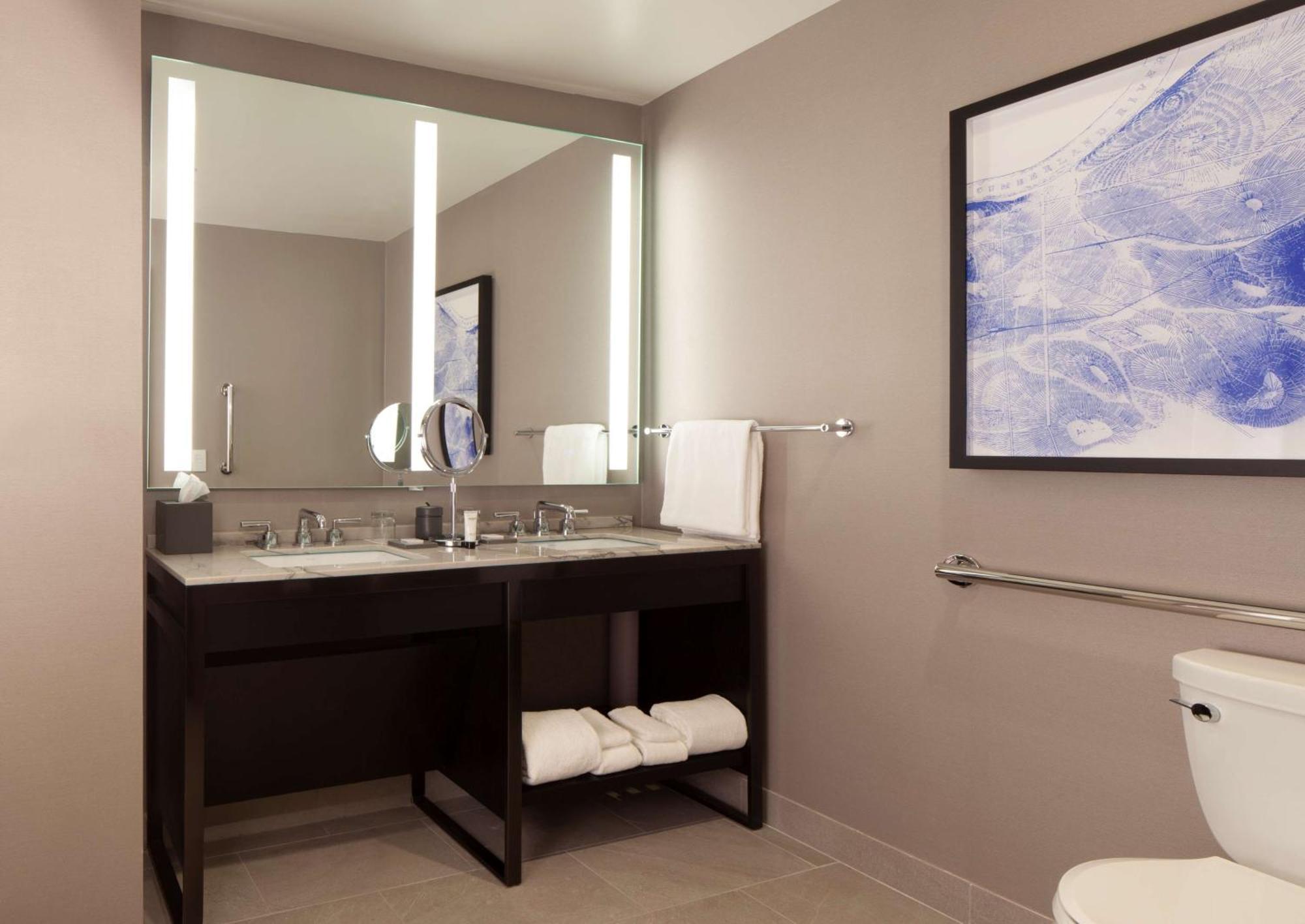 Queen Room with Two Queen Beds and Accessible Tub - Disability Access,1285557265:JPEG