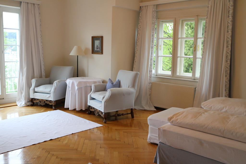 Doppel-/Zweibettzimmer mit Seeblick