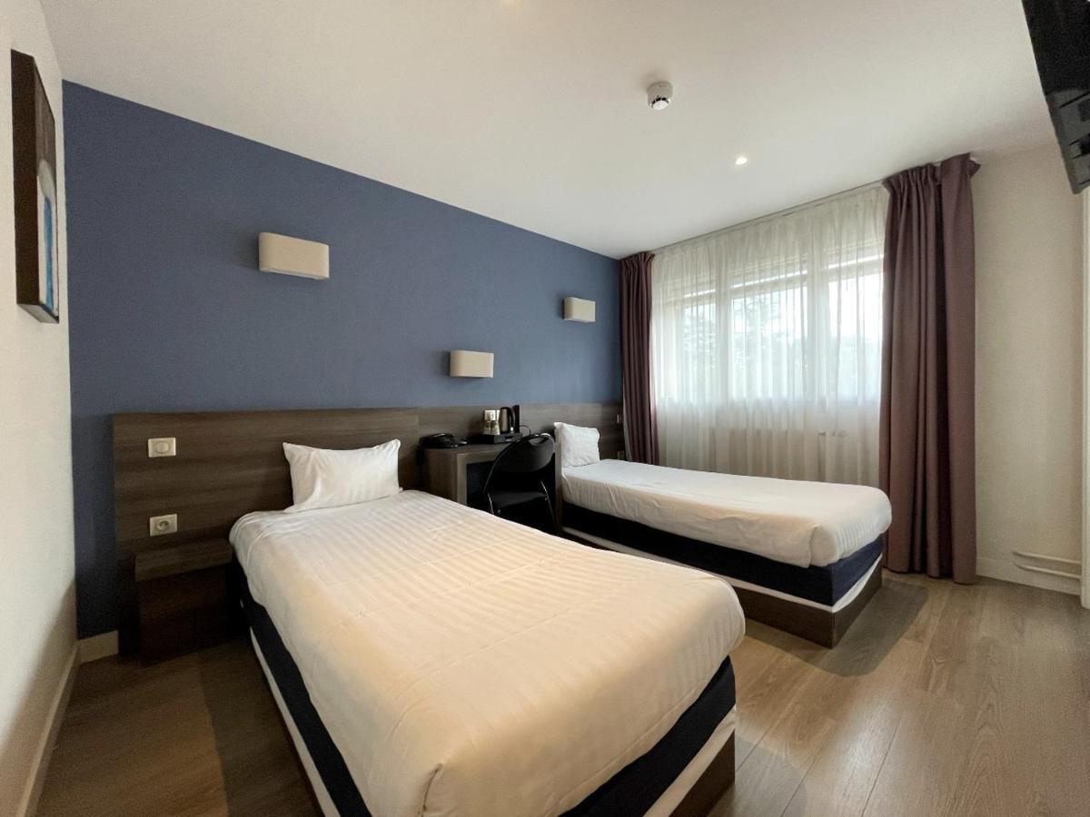 Twin Room,1617460952:JPEG