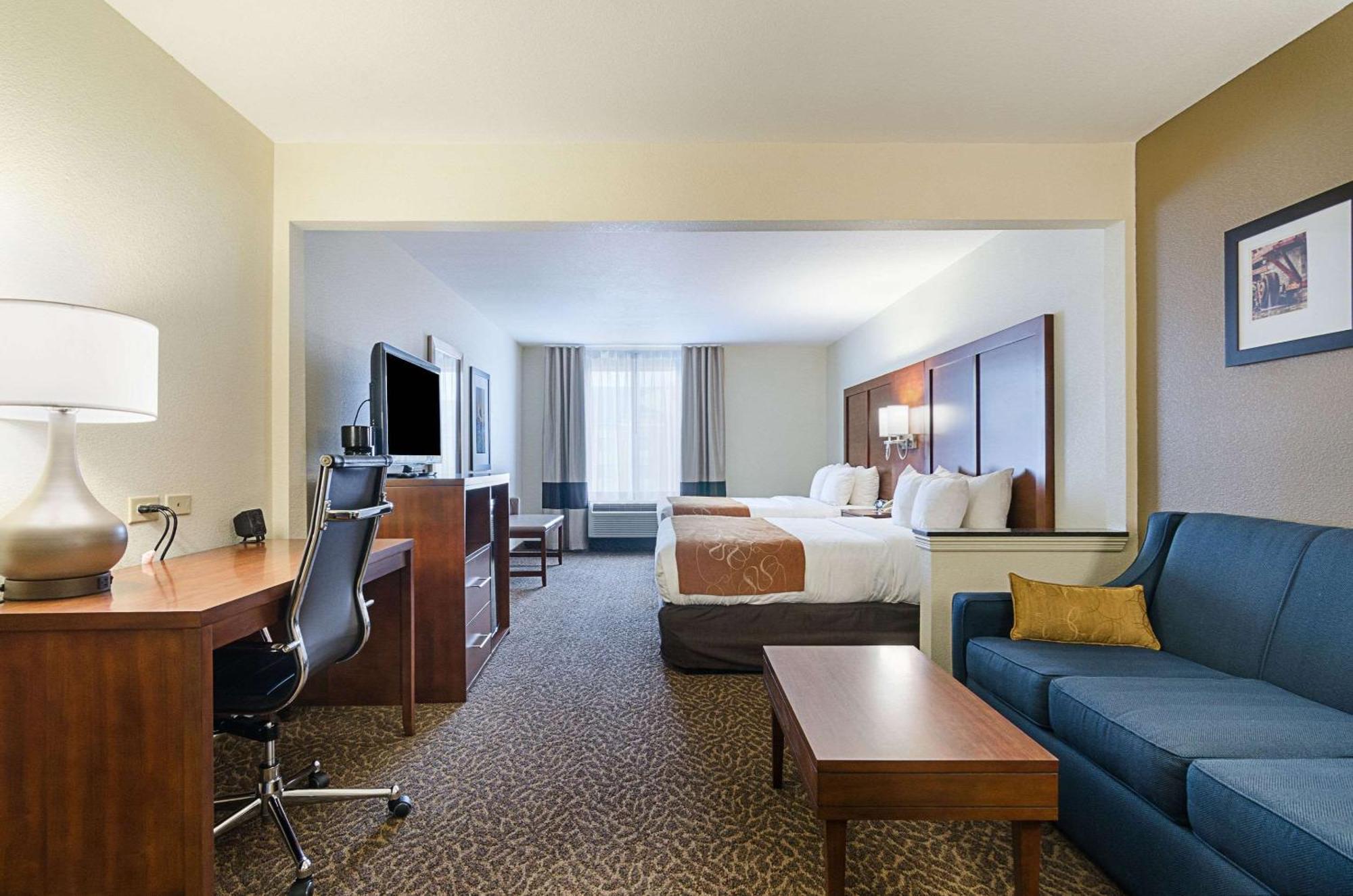 Suite Two Double Beds Accessible or Non-Smoking