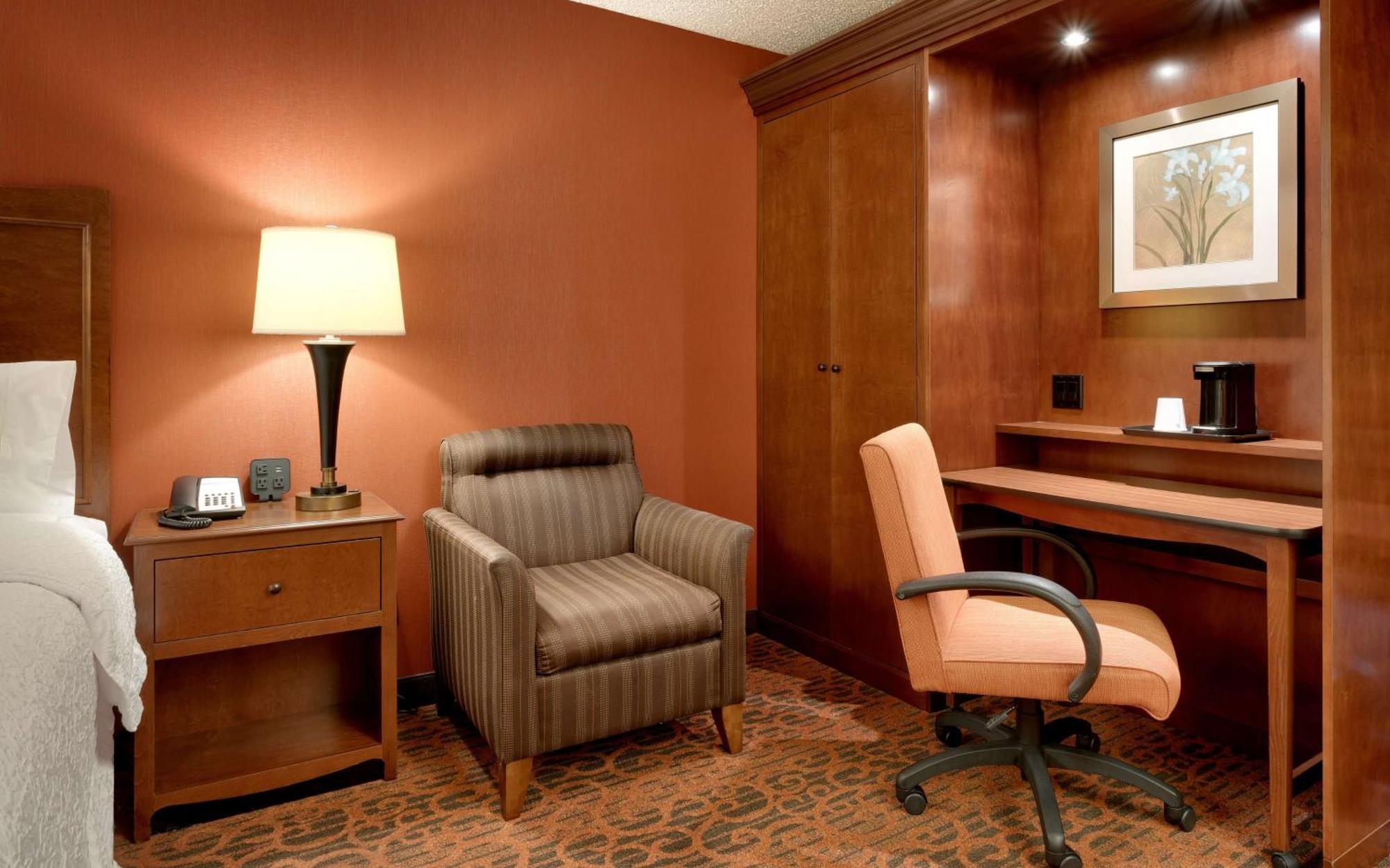King Room with King Bed - Non-Smoking
