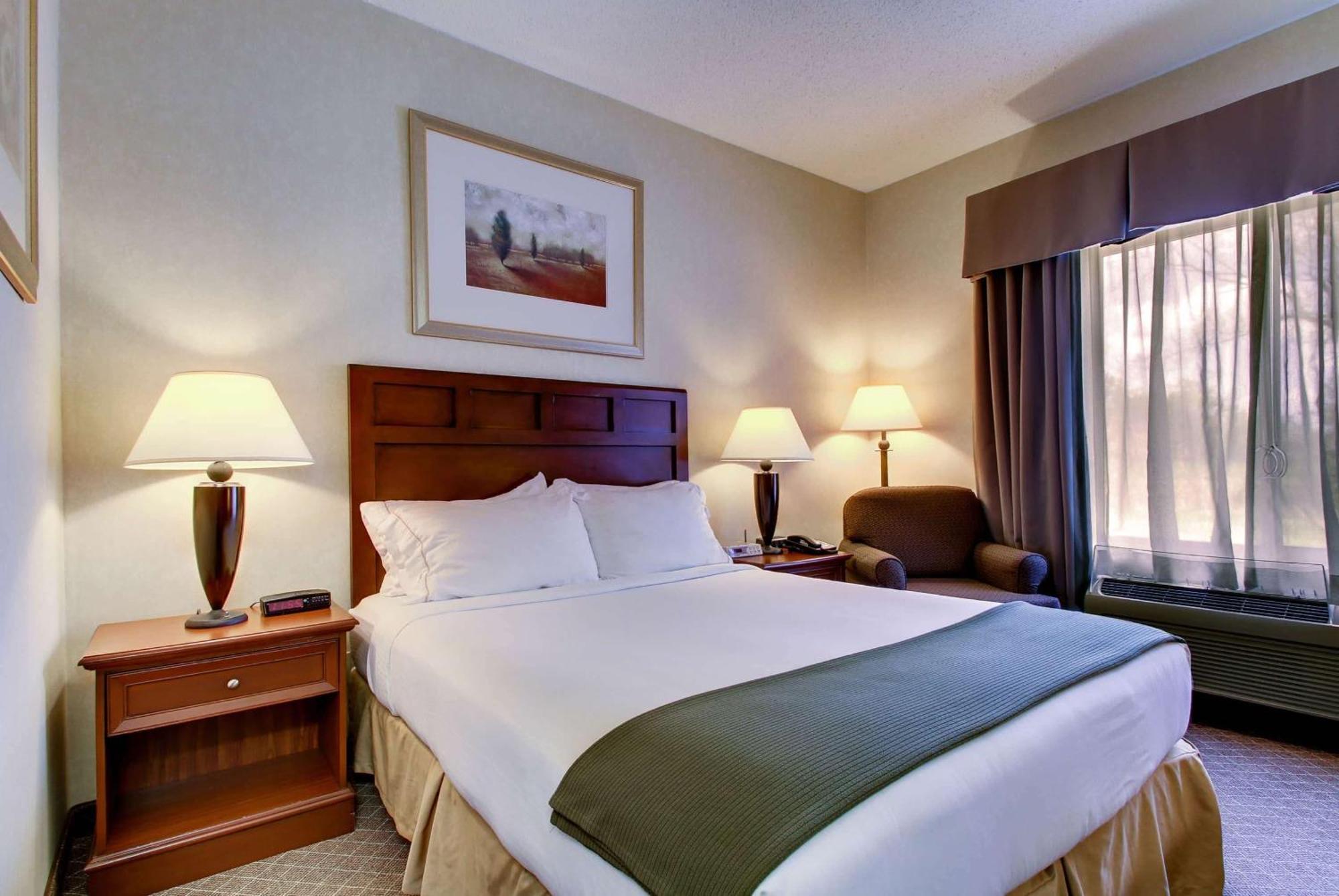 Queen Room - Mobility Access/Non-Smoking