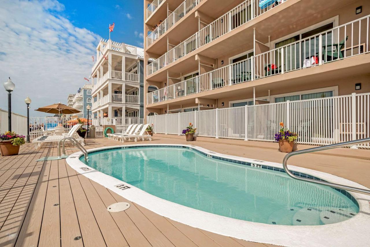 Two Queen Beds with 1st floor Pool View,1434808837:JPEG