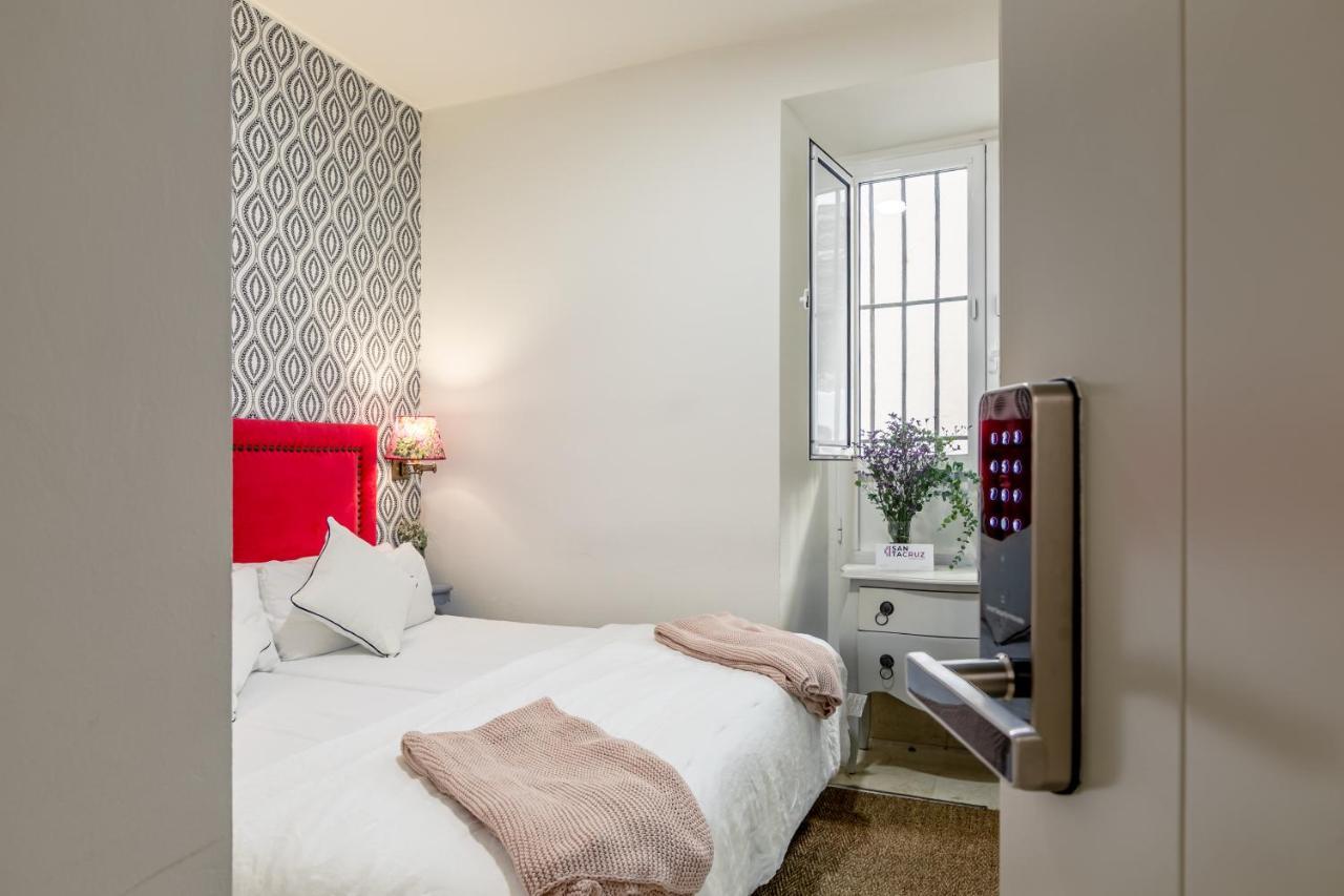 Quarto Econômico com Cama de Casal ou 2 de Solteiro