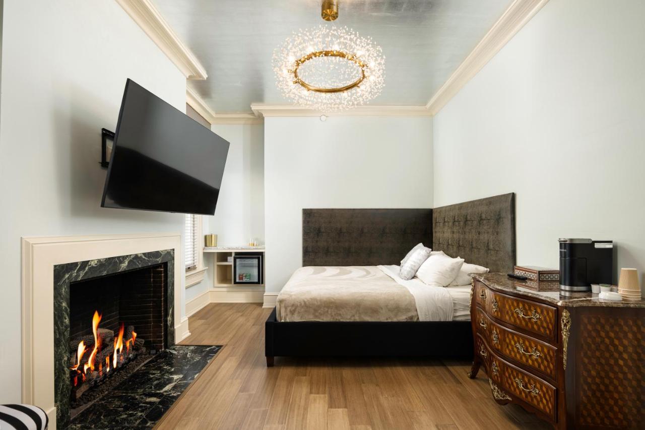 King Suite with Fireplace