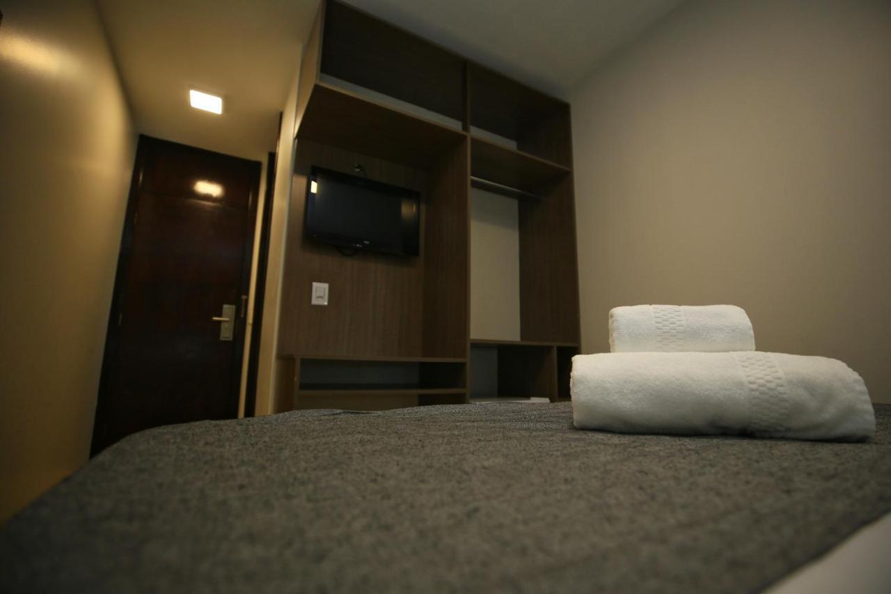 Quarto com 2 Camas de Solteiro