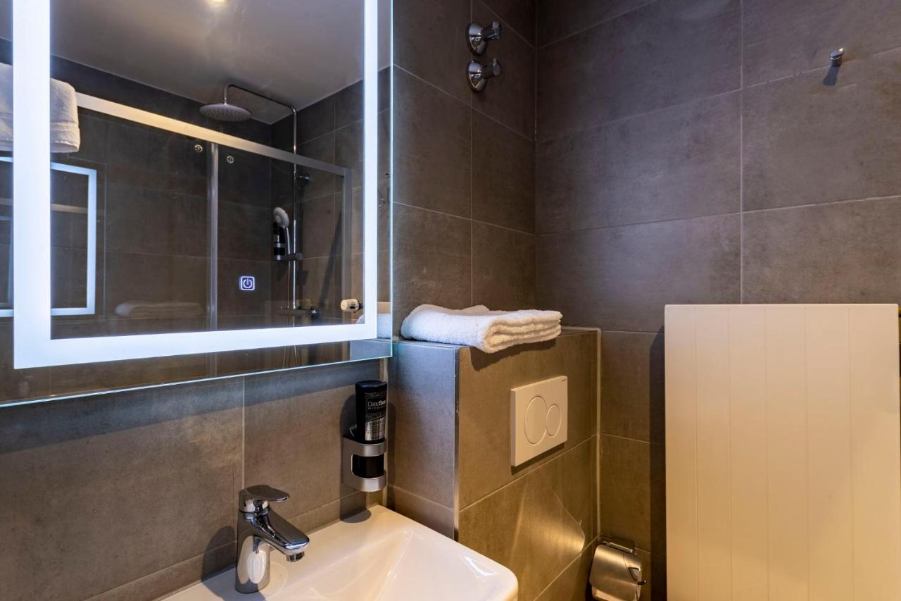 Doppelzimmer „Comfy Maxy" zum Teil mit Balkon
