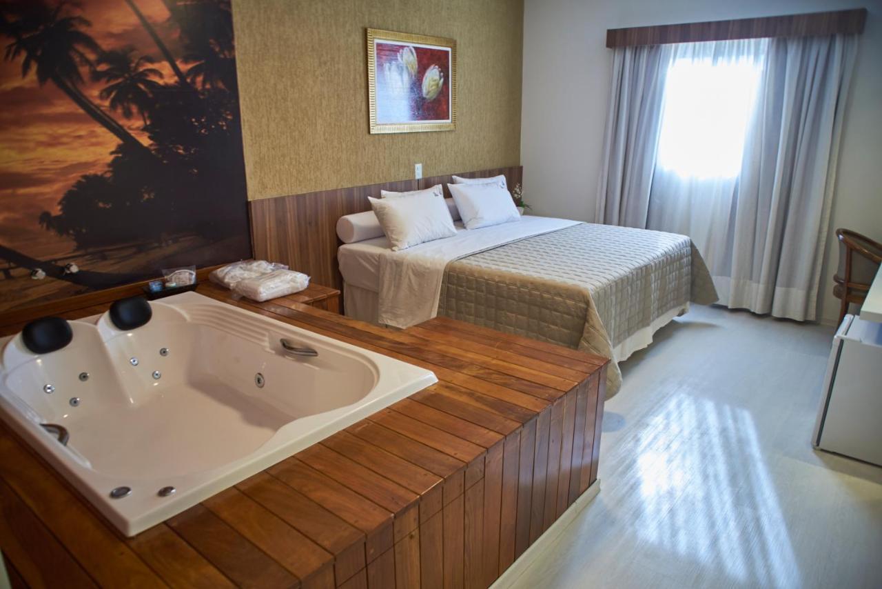 Quarto Duplo com Banheira de Hidromassagem