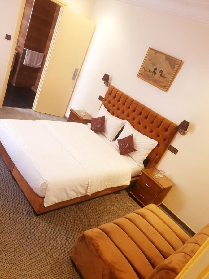 Einzelzimmer mit 1 großen Bett