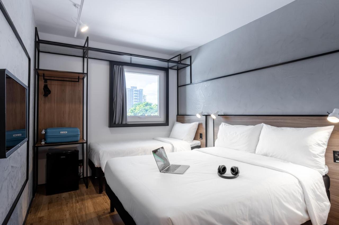 Quarto com Cama de Casal e 1 de Solteiro