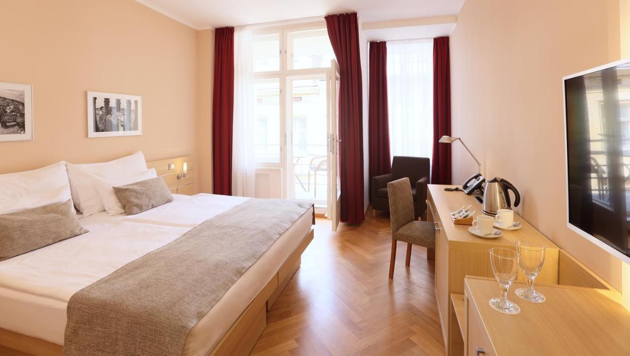 Deluxe Doppel-/Zweibettzimmer mit Balkon