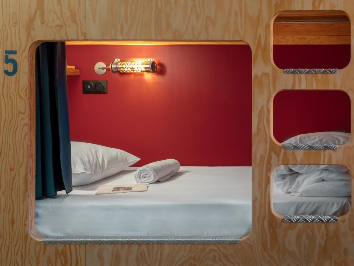 Cama en habitación compartida Eklo solo para hombres