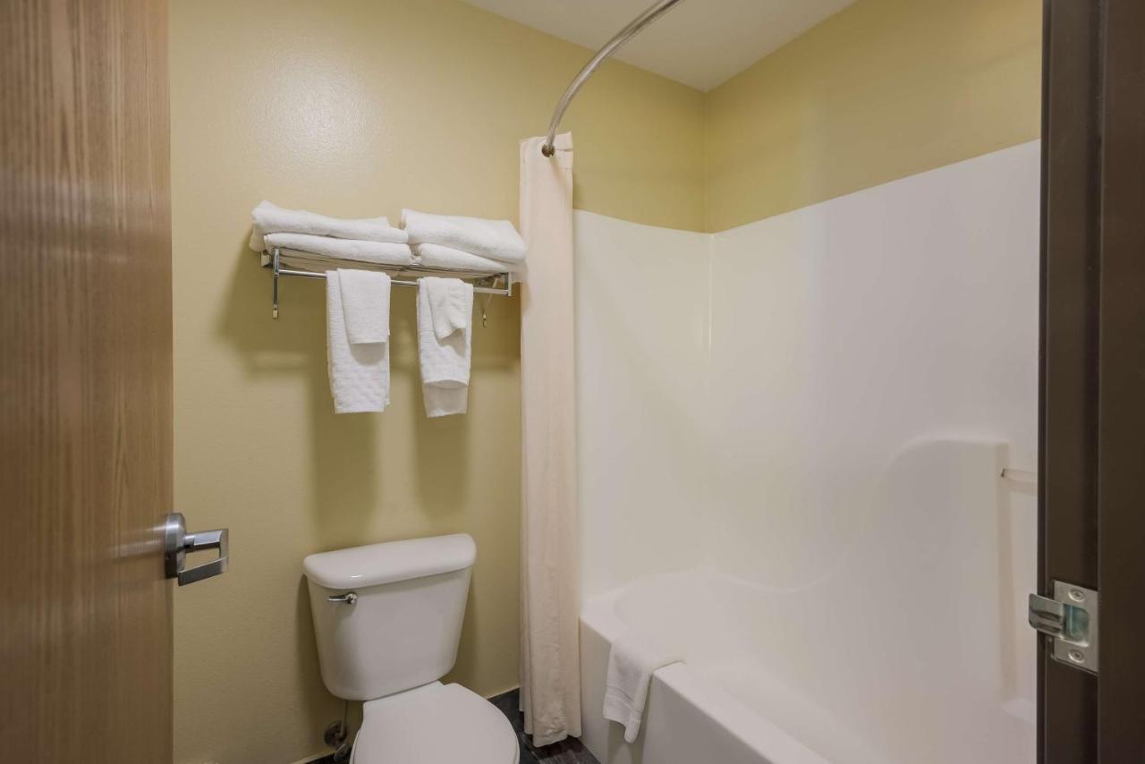 Queen Room - Disability Access/Non-Smoking