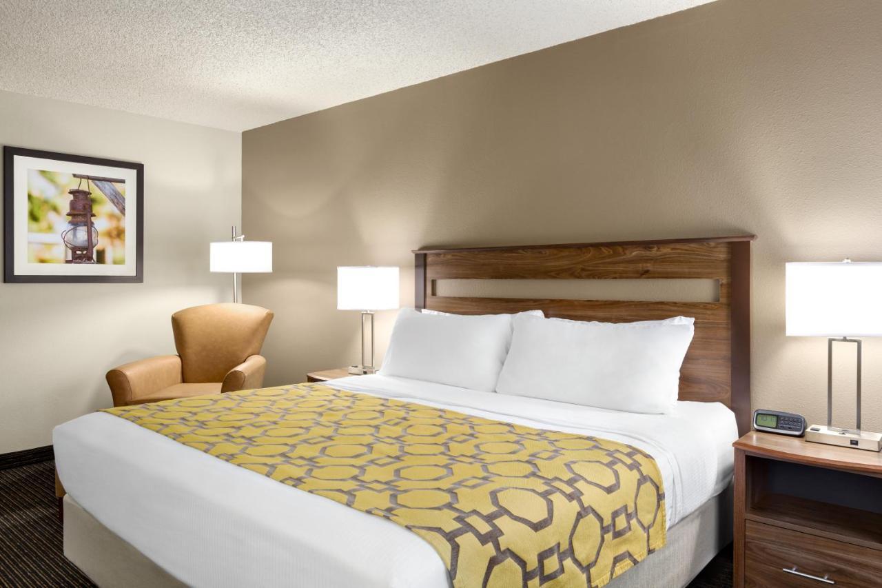 One-Bedroom King Suite - Non-Smoking