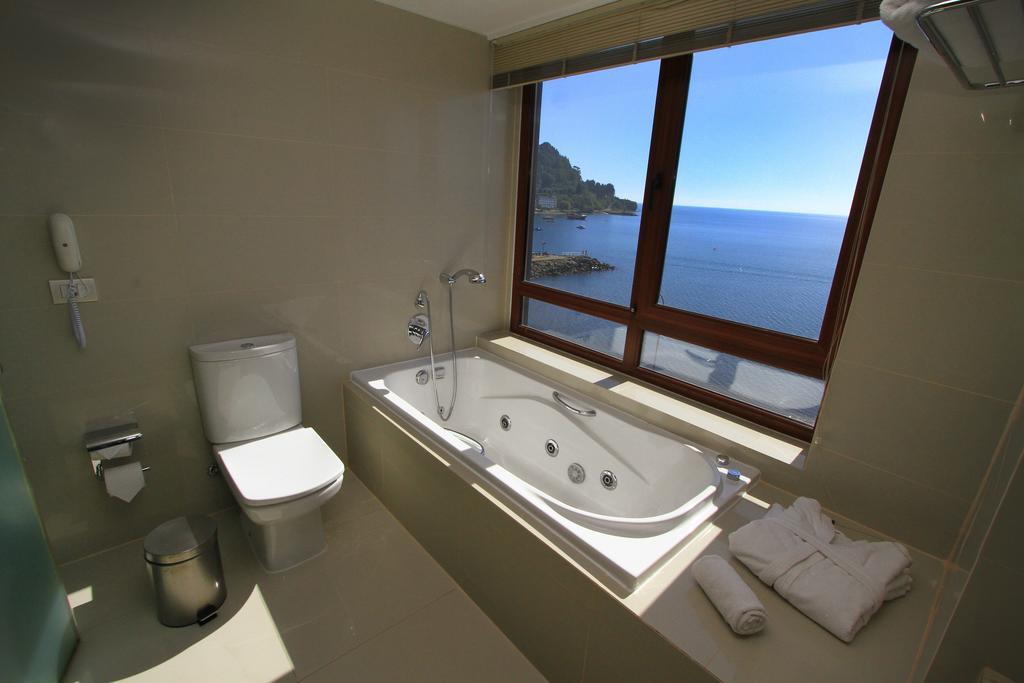 Suíte Premium com Cama King-size e Vista do Lago - Não Fumantes