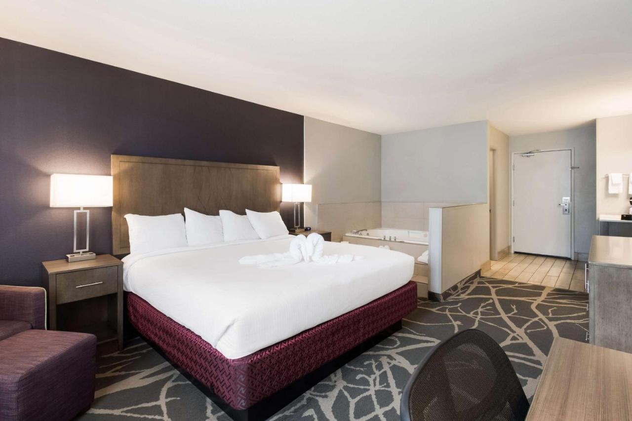 King Room with Whirlpool - Non-Smoking