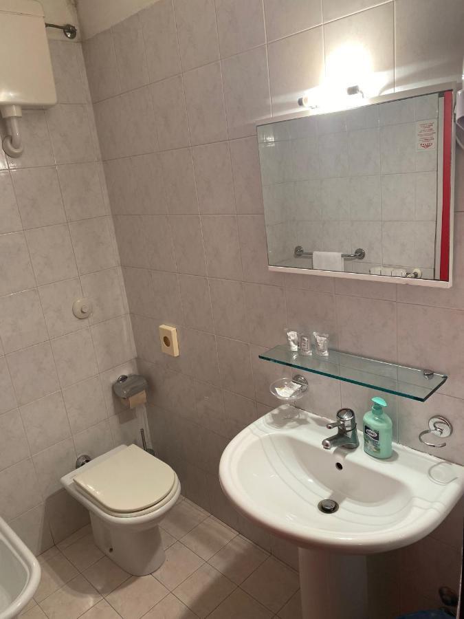 Twin Room,1318979995:JPEG