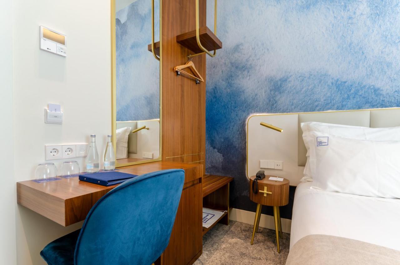 Petite Chambre Double ou Lits Jumeaux - Vue sur Ville