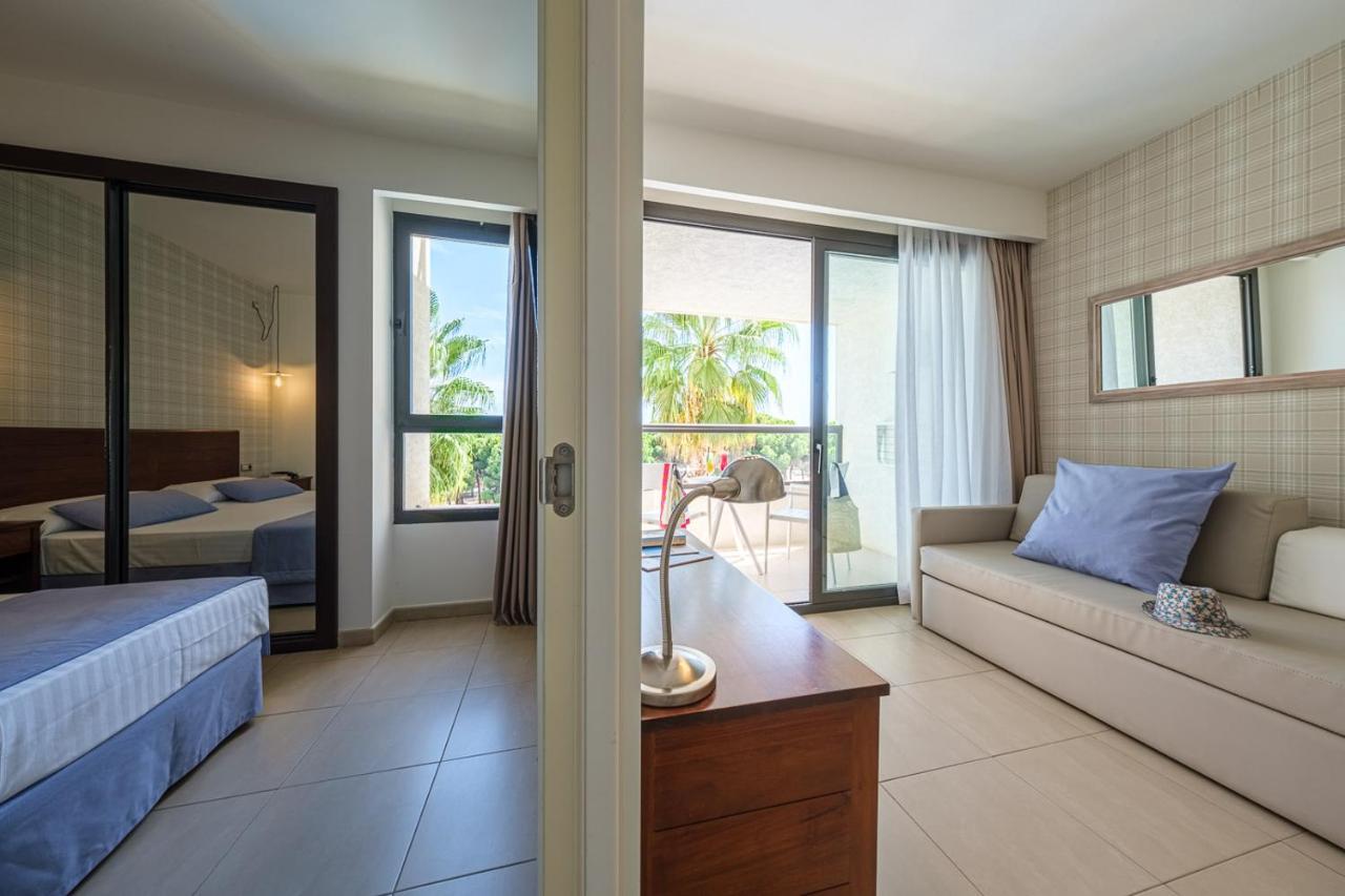 Junior Suite with Pool View,1319757709:JPEG