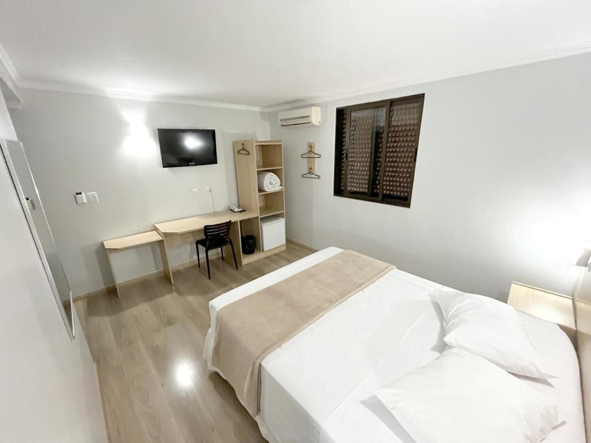 Quarto com Cama Queen-size