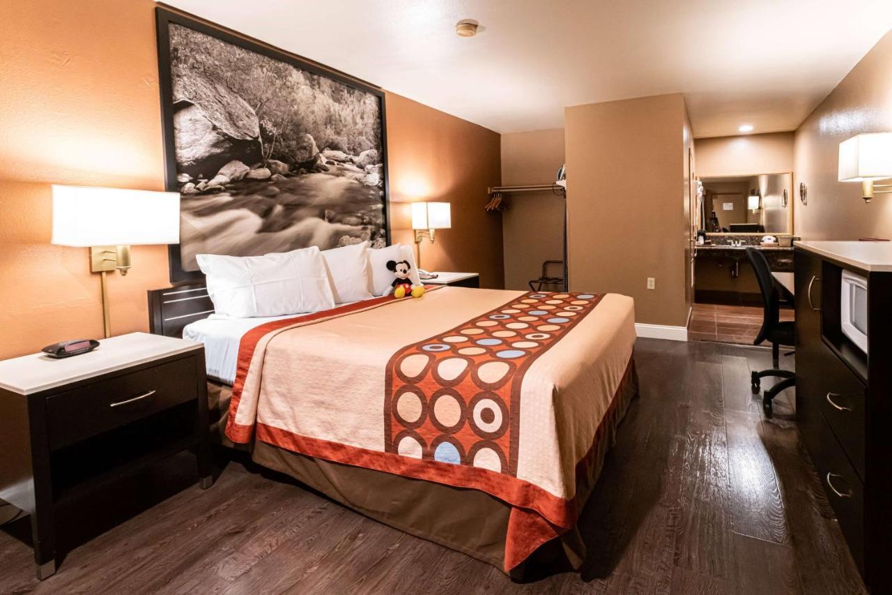 Chambre Lit King-Size - Accessible aux Personnes à Mobilité Réduite et Malentendantes - Non-Fumeurs