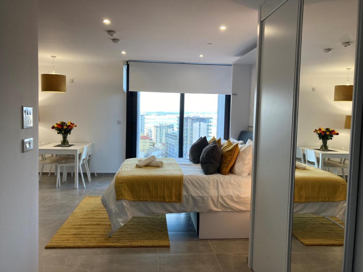 Estudio con terraza