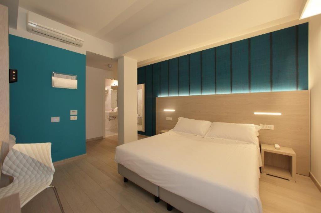 Double or Twin Room with Partial lake view,1326542926:JPEG
