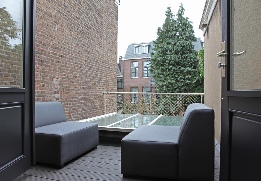 Doppel-/Zweibettzimmer mit Balkon