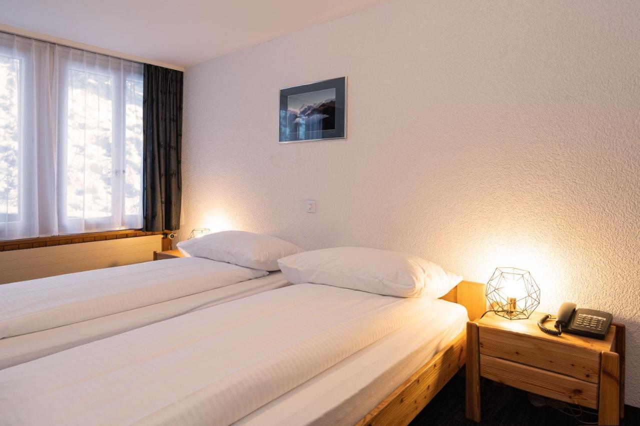 Kleines Doppelzimmer mit eigenem Bad (keine Aussicht)