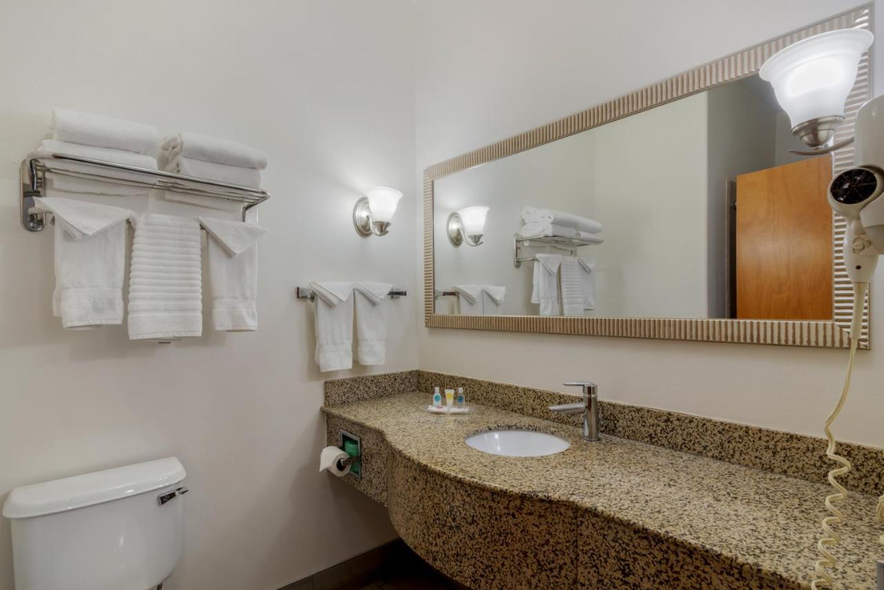 Standard Queen Suite with Two Queen Beds - Non-Smoking