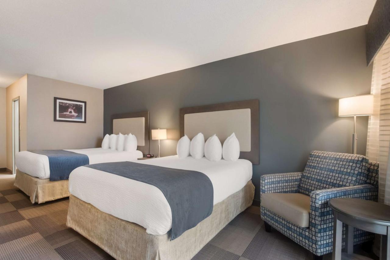 Queen Room with Two Queen Beds - Non-Smoking