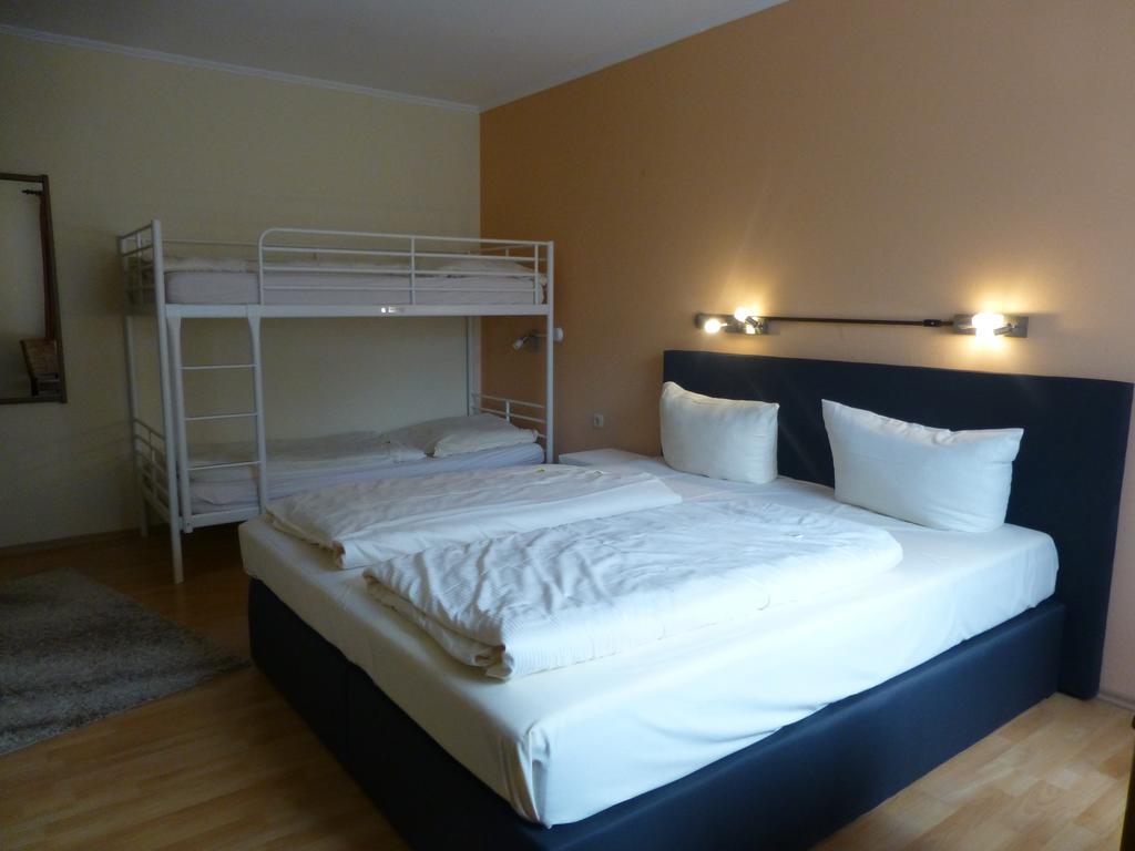 Familienzimmer (2 Erwachsene + 2 Kinder)