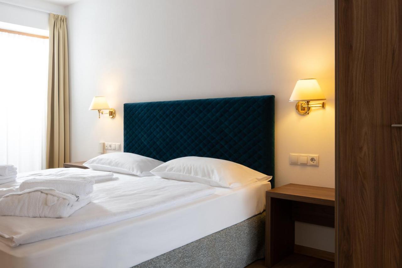 Deluxe Double Room with Balcony,1334533610:JPEG
