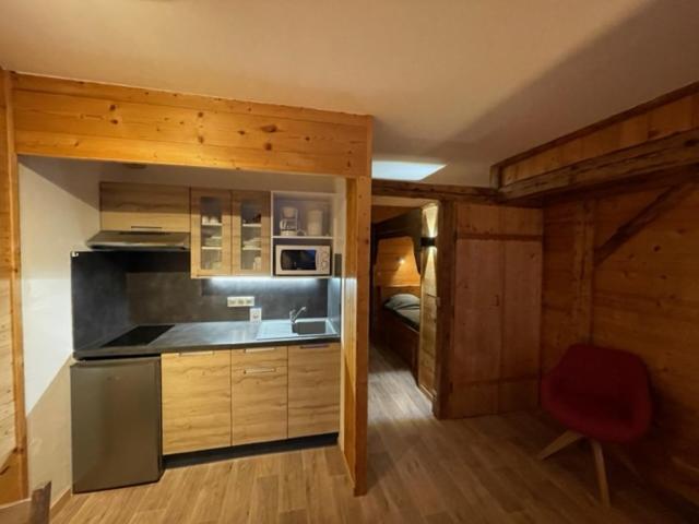 Studio (3 Adults),1338464747:JPEG