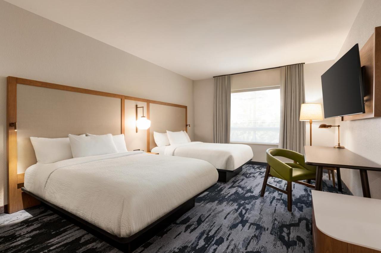 Queen Room with Two Queen Beds and Bathtub - Mobility Access