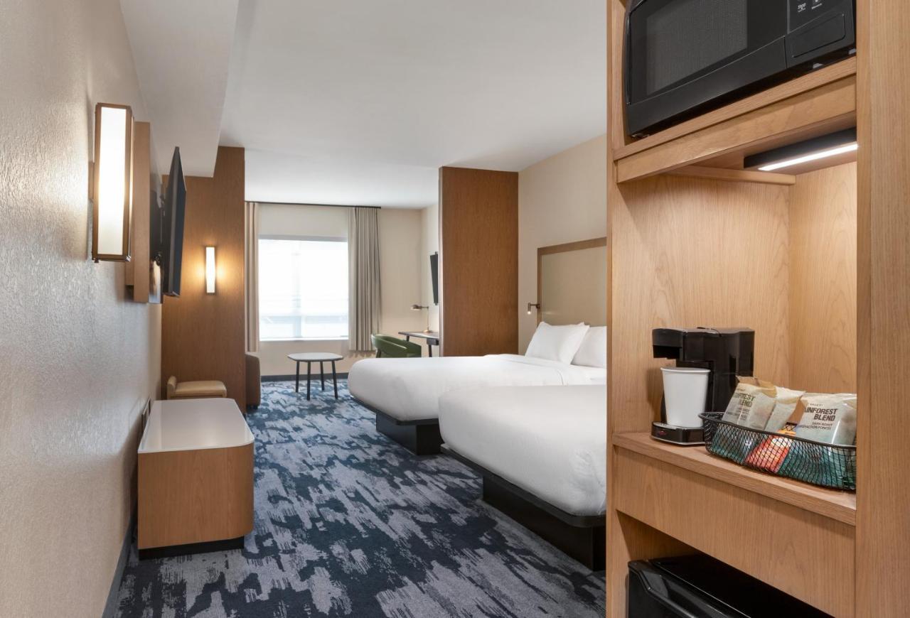Queen Suite with Two Queen Beds, Bathtub and Sofa Bed - Mobility Access/Hearing Accessible