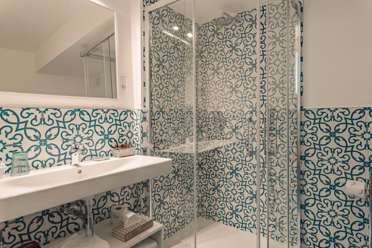 Comfort Triple Room Shower,1342110392:JPEG