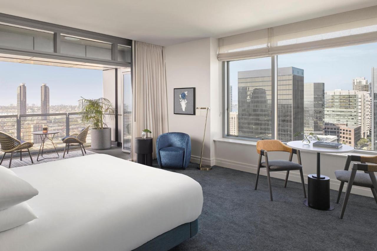 One-Bedroom King Studio Suite with Harbour View