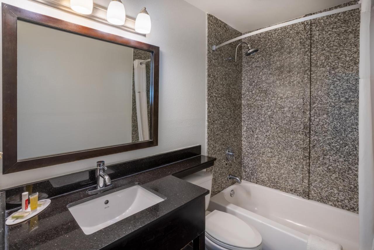 Deluxe Double Room with Two Double Beds - Non-Smoking
