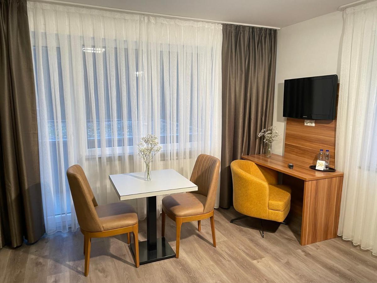 Deluxe Doppelzimmer mit Balkon und Küche