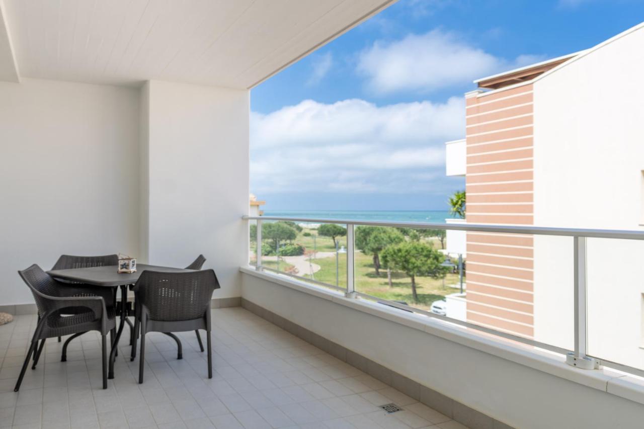Appartamento con Vista Parziale sul Mare