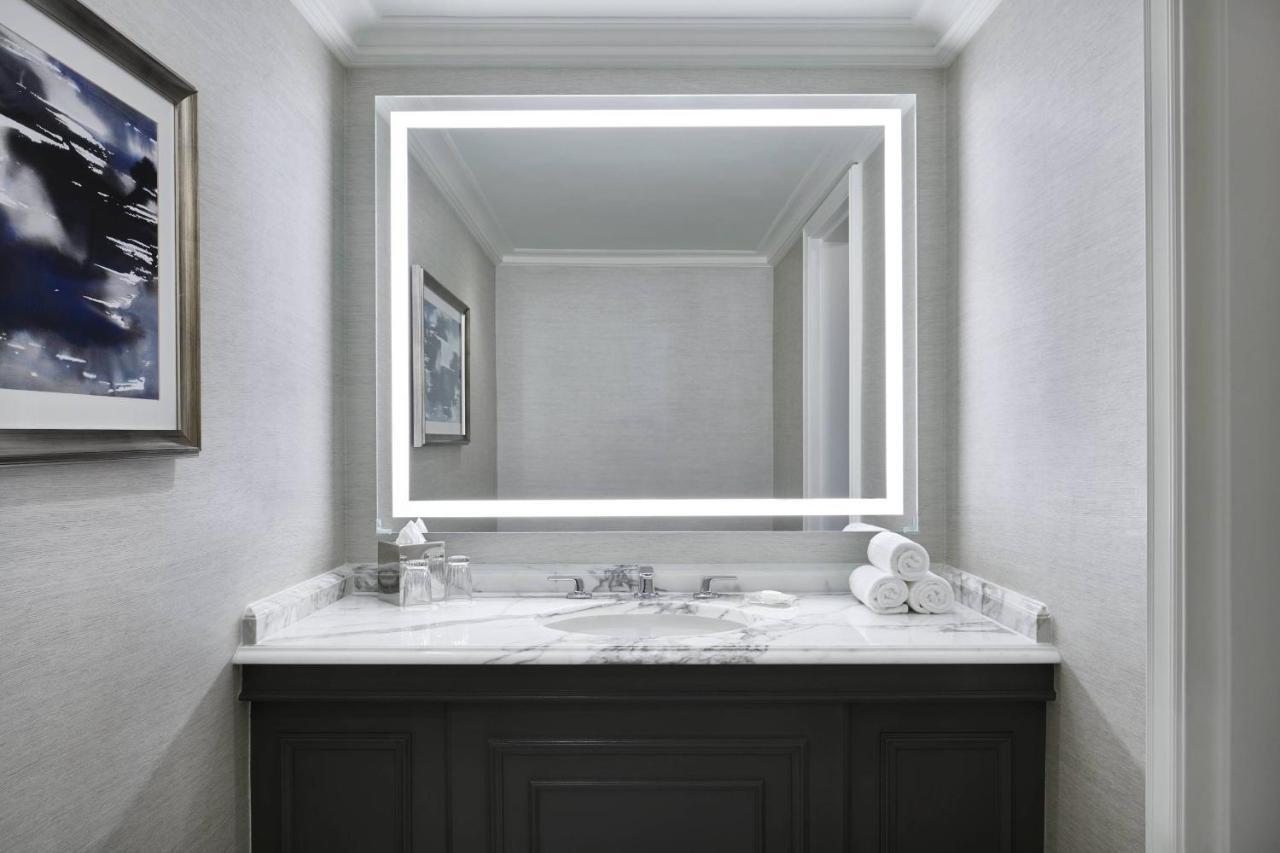Executive Suite,1706130979:JPEG