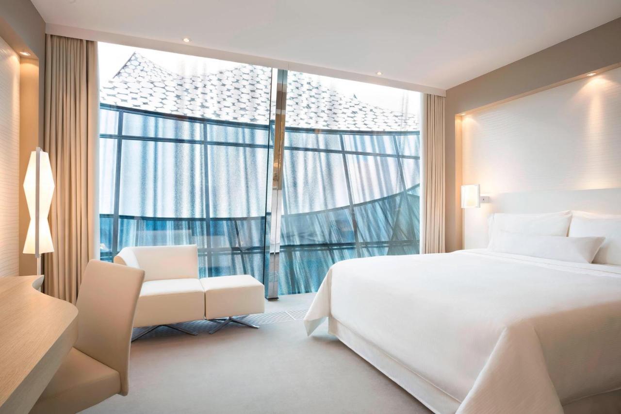 Classic Elbphilharmonie, Guest room, 1 King, Atrium view,1646366863:JPEG