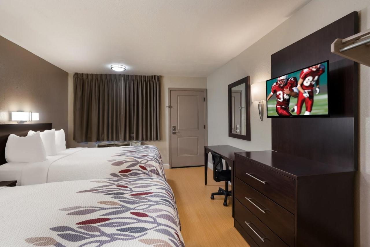 Deluxe Room 1 King Bed or 1 Queen Bed Non-Smoking,1352643475:JPEG