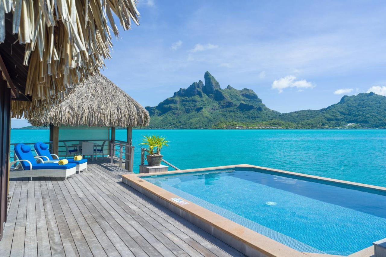Villa Real Sobre a Água com 2 Quartos, Piscina e Vista Monte Otemanu
