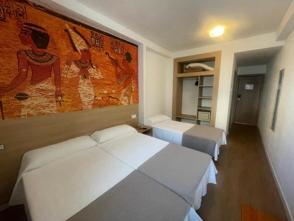 Quarto Triplo com Varanda (3 Adultos)