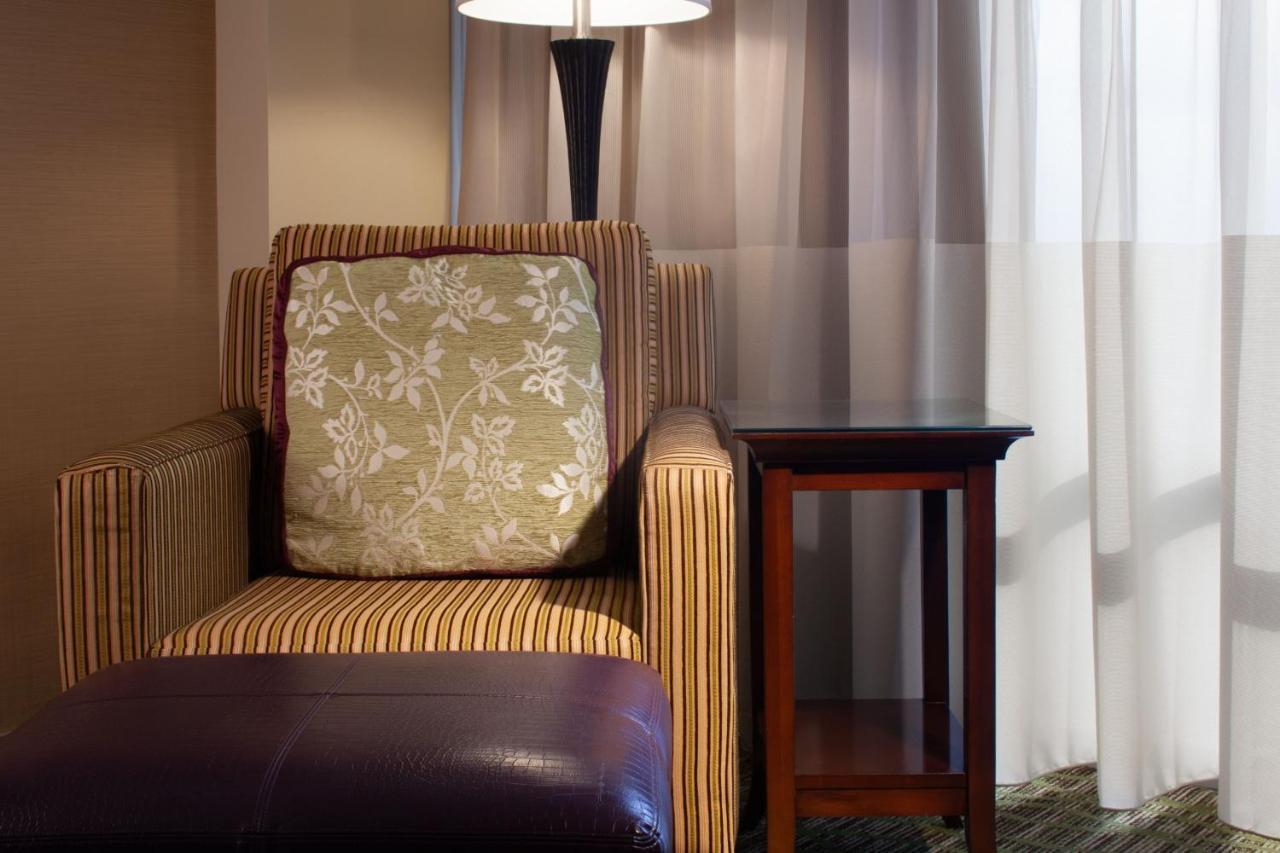 Guest Room, 1 King, High Floor