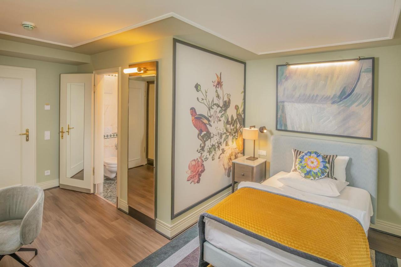 Single Room Living,1359398075:JPEG
