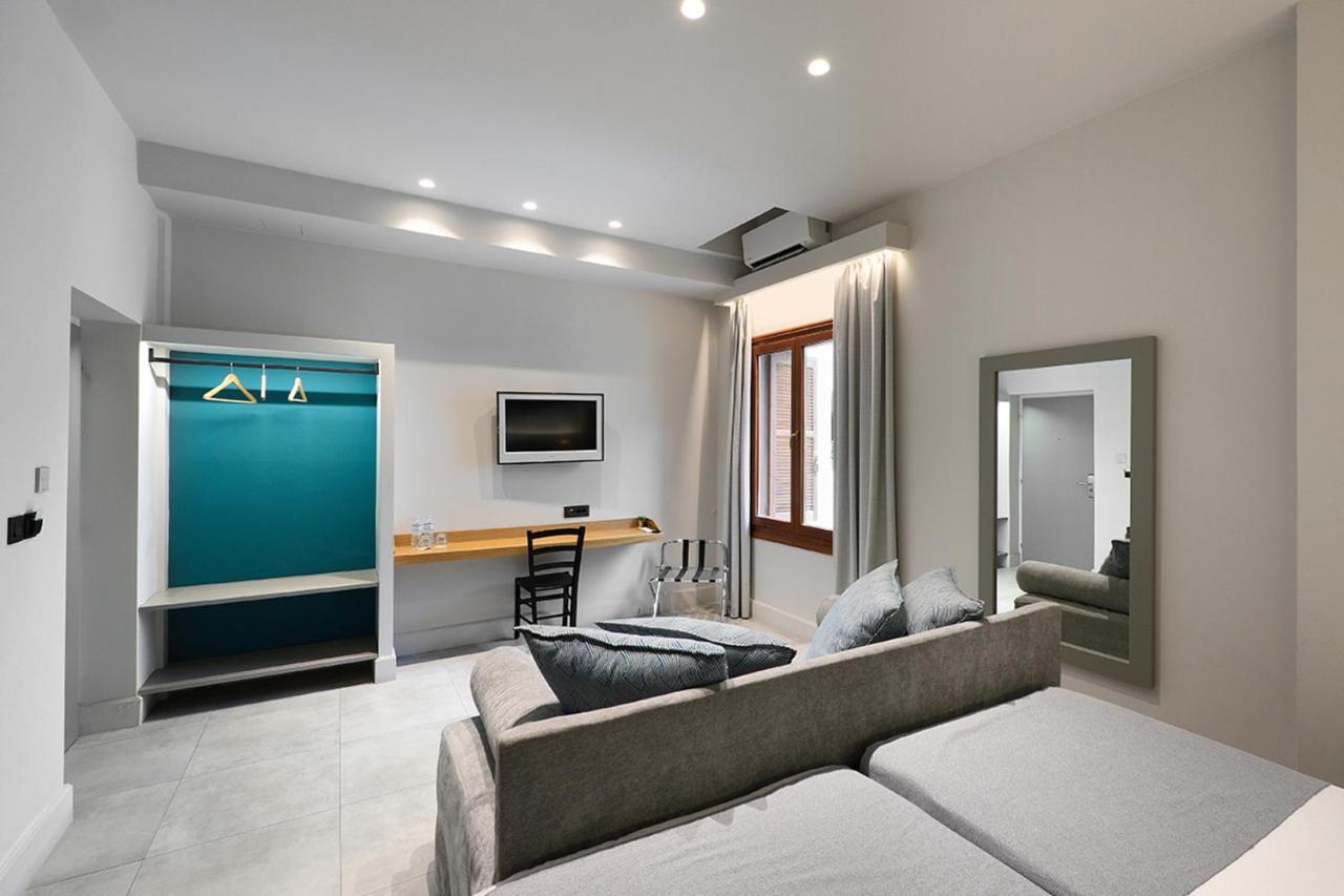 Quarto Família (3 Adultos + 1 Criança)